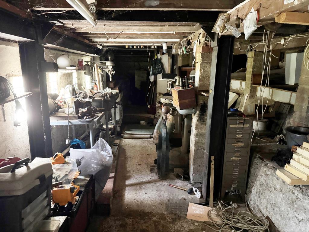 Lot: 117 - FREEHOLD DETACHED HOME WITH SIGNIFICANT STRUCTURAL DAMAGE - Another View of the Workshop Under the House